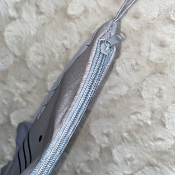 Shark Cooler Bag Wristlet - Picture 4 of 6